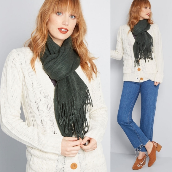 Modcloth Accessories - 🆕🎁 Modcloth Under Cover Of Warmth Fringe Scarf